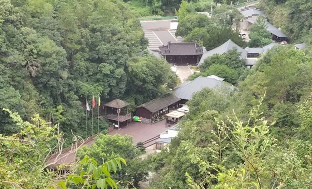 02.jpg